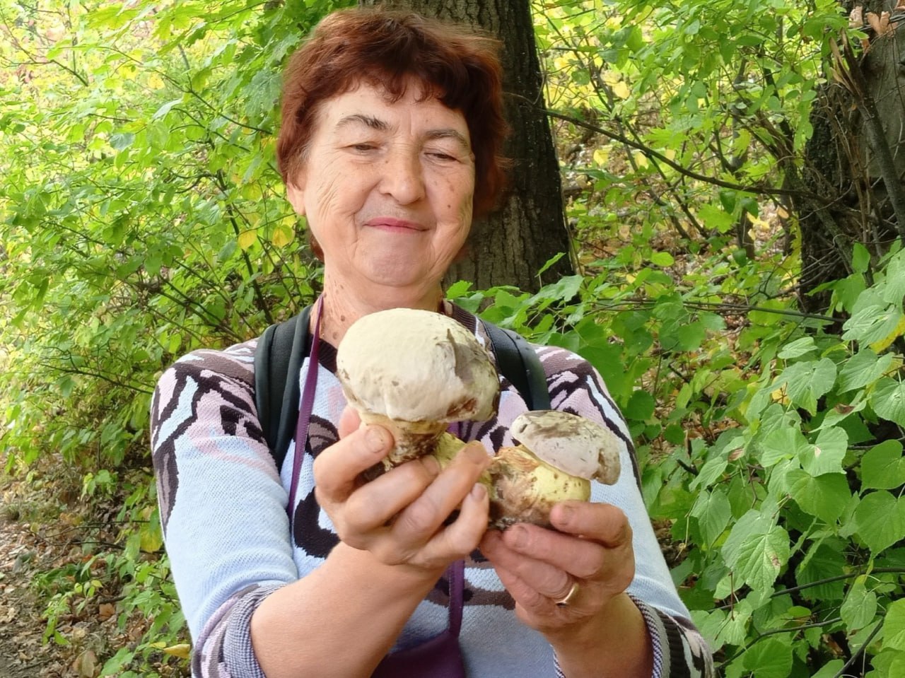 Саратовские пенсионеры прошлись по экотропам и поиграли в бадминтон